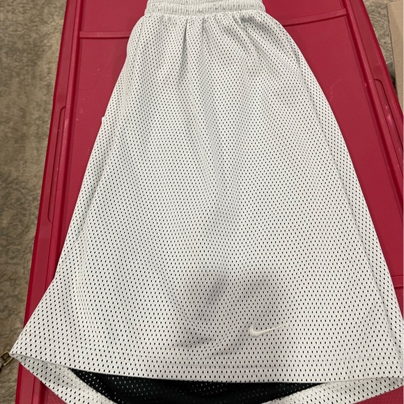 Nike White Mesh Shorts men large, comfy NWOT - Picture 1 of 9